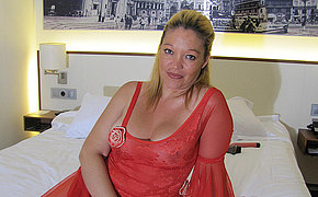Huge-boobed Mom Toying With Her Poon